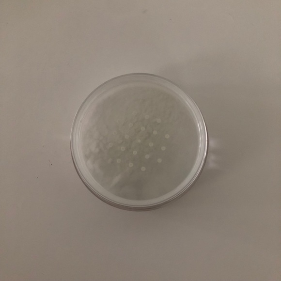 Ciaté Extraordinary Translucent Powder - Picture 5 of 7